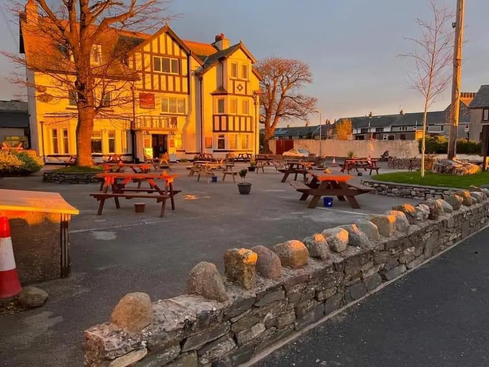 Clarkes Hotel Barrow In Furness Buitenkant foto