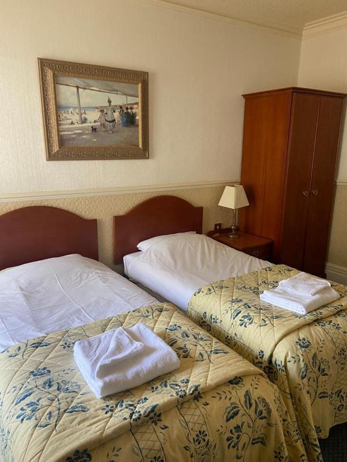Clarkes Hotel Barrow In Furness Buitenkant foto