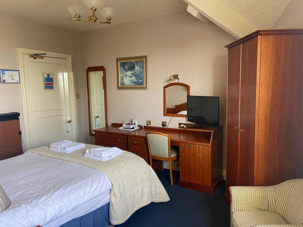 Clarkes Hotel Barrow In Furness Buitenkant foto
