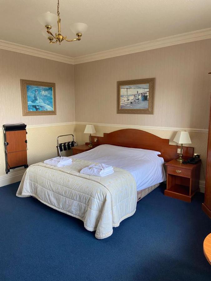 Clarkes Hotel Barrow In Furness Buitenkant foto