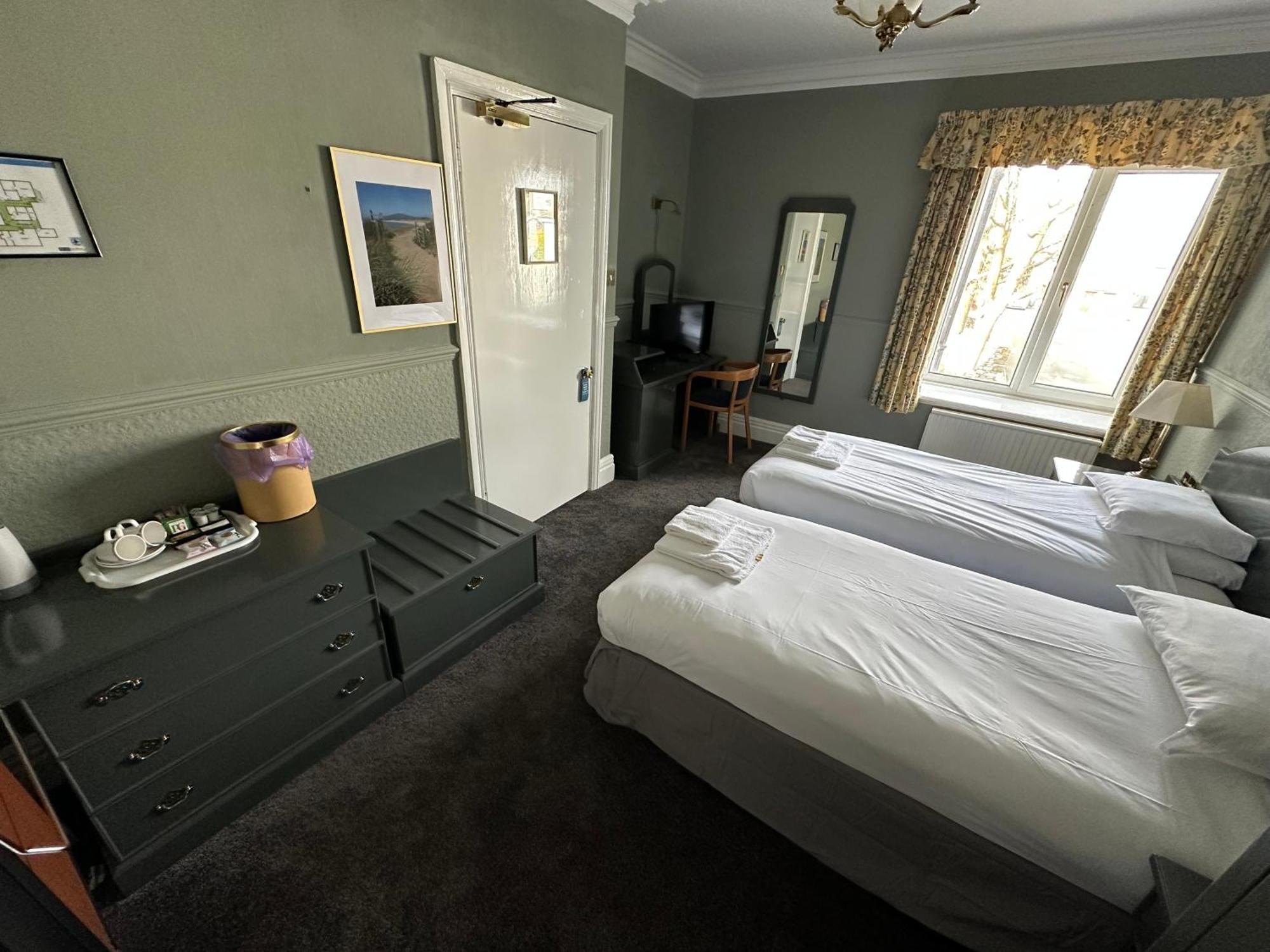 Clarkes Hotel Barrow In Furness Buitenkant foto
