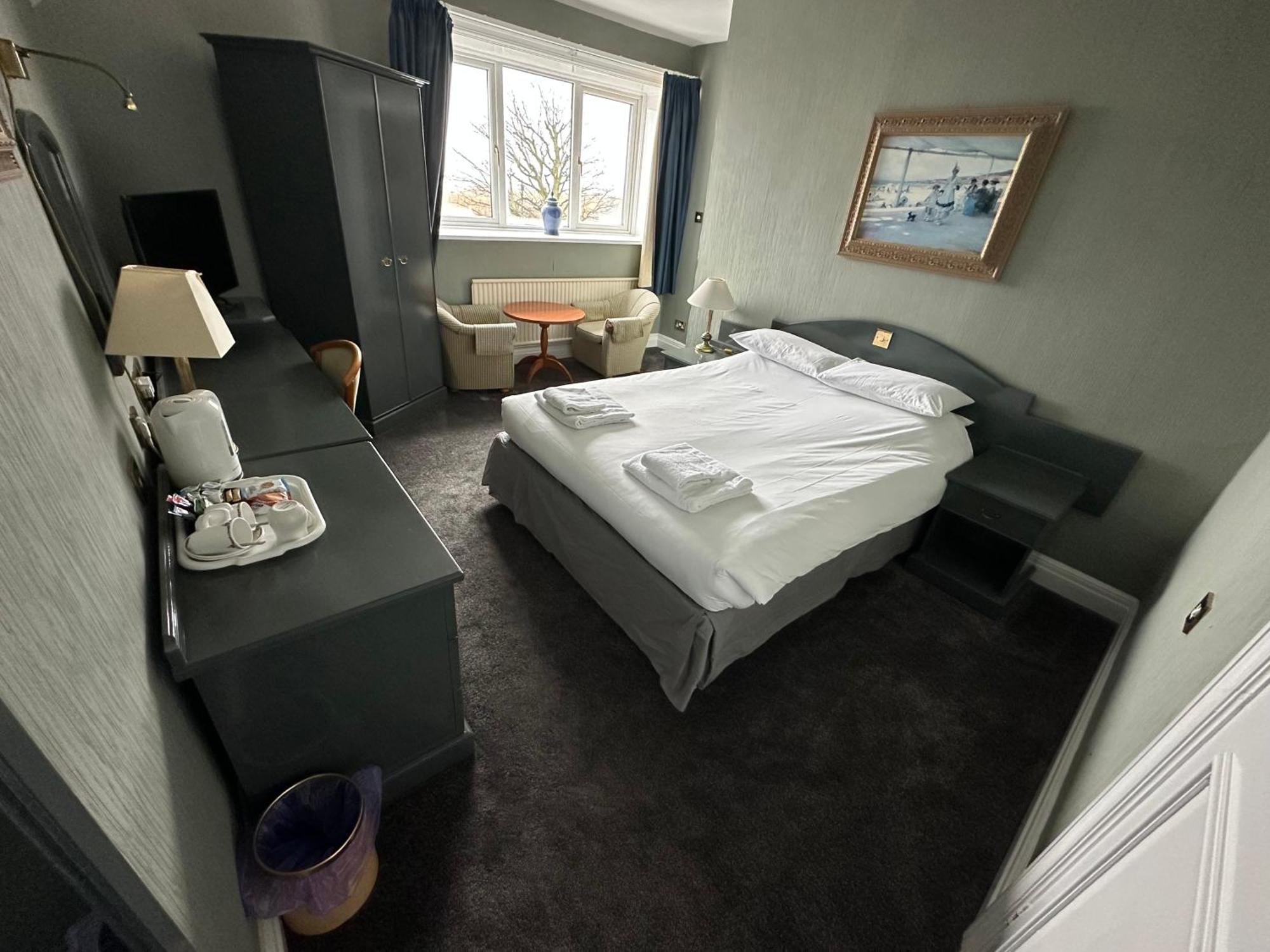 Clarkes Hotel Barrow In Furness Buitenkant foto