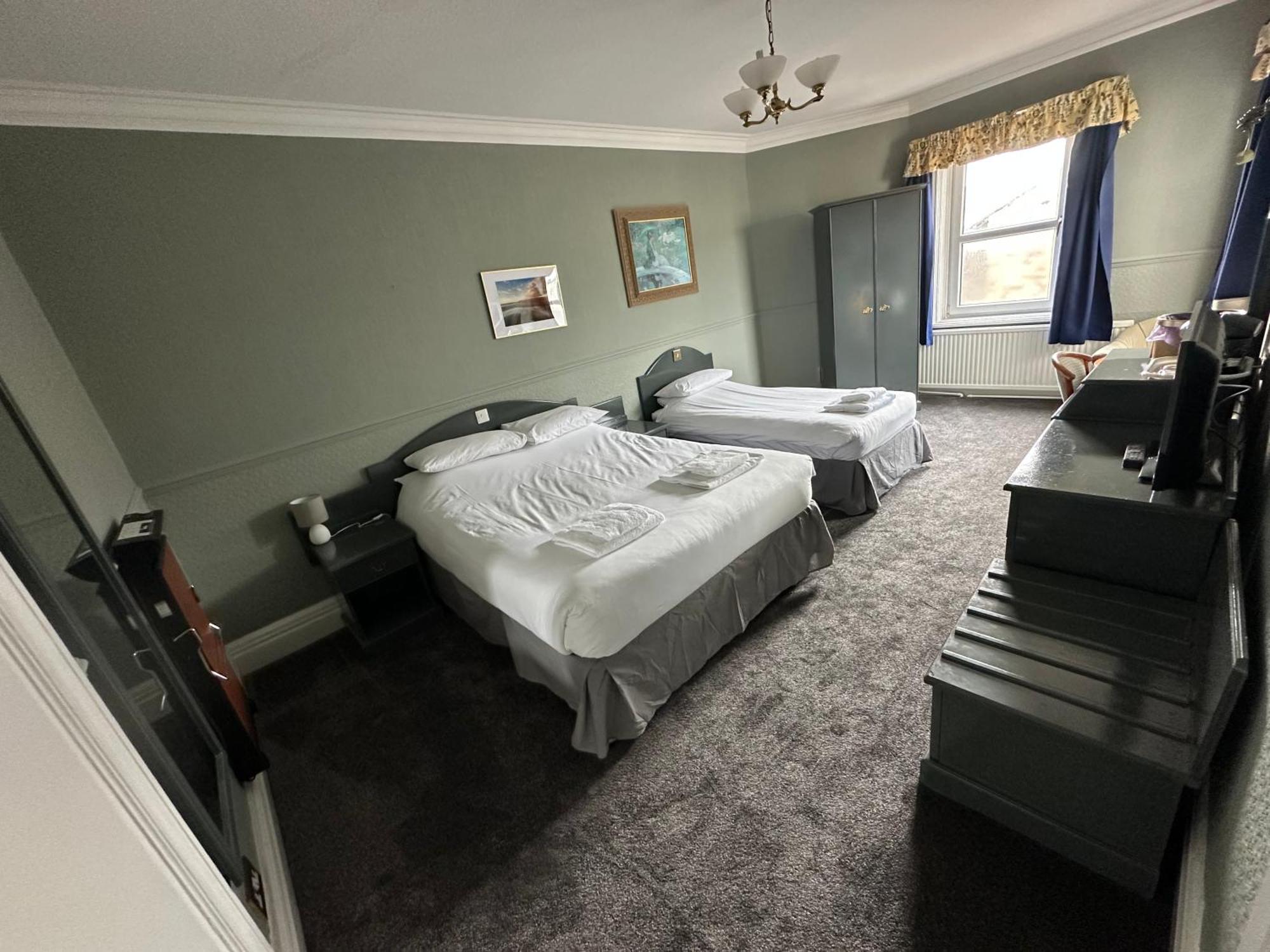 Clarkes Hotel Barrow In Furness Buitenkant foto